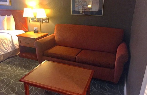 Bloomington Hotel | Cascades Inn
