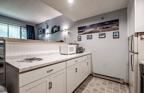 Sunday River Area Condo | Cascades studio Sleeps 3