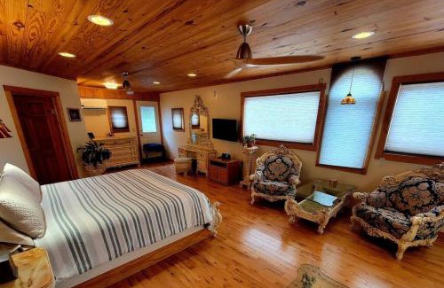 Stanardsville Apartment | Cascina Rococo at White Lotus Eco Spa Retreat