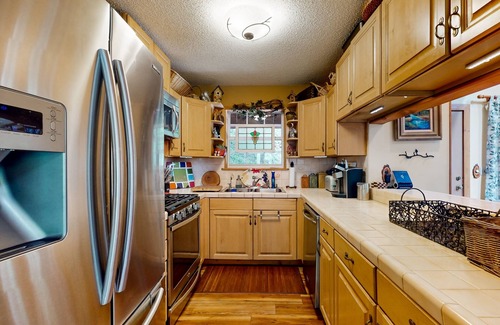 Cullowhee Cabin | Cashiers, Lake Glenville Highlands Retreat Waterfall, Fire Pit, AC, Dog-Friendly