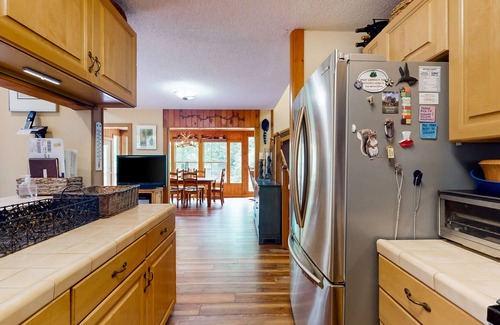 Cullowhee Cabin | Cashiers, Lake Glenville Highlands Retreat Waterfall, Fire Pit, AC, Dog-Friendly