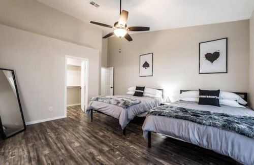 North Las Vegas House | Casino Royale Vegas + POOL 11ppl + Dog Friendlynn