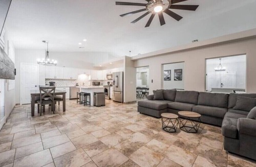 North Las Vegas House | Casino Royale Vegas + POOL 11ppl + Dog Friendlynn