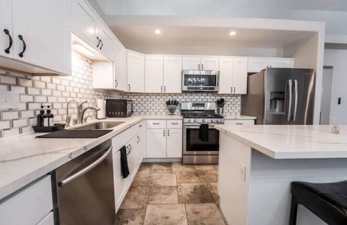 North Las Vegas House | Casino Royale Vegas + POOL 11ppl + Dog Friendlynn