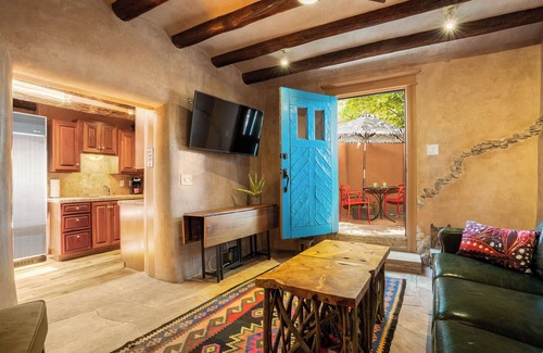 South Capitol House | Casita Arbolito - Unique Hideaway, Walk Everywhere