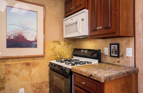 South Capitol House | Casita Arbolito - Unique Hideaway, Walk Everywhere