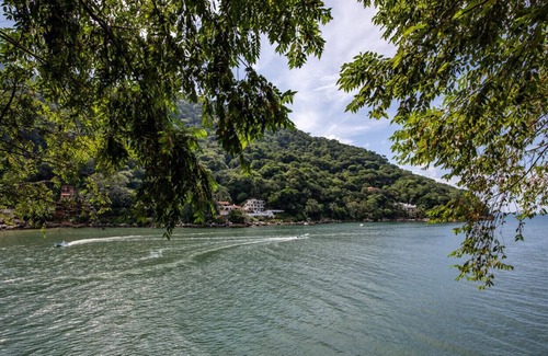 Boca de Tomatlan Cottage | Casita Armonia 1, cabin facing the sea