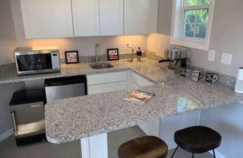 Shandon House | Casita - COLA & Hot Tub