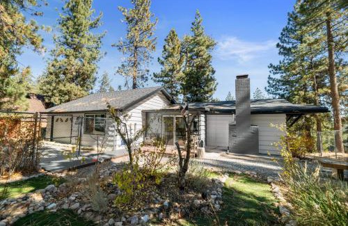 Big Bear Lake House | Casita de Sergio - Peek-A-Boo Lake View, Walk to Lake, Fireplace