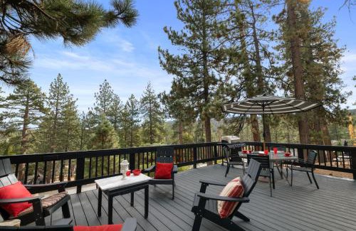 Big Bear Lake House | Casita de Sergio - Peek-A-Boo Lake View, Walk to Lake, Fireplace