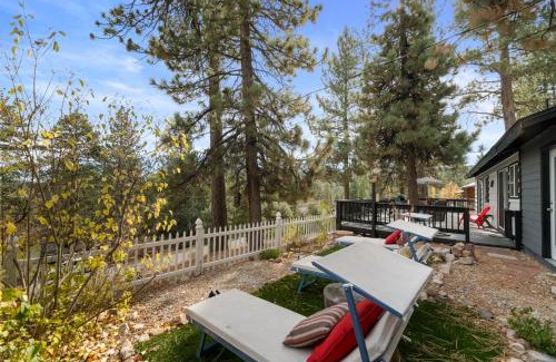 Big Bear Lake House | Casita de Sergio - Peek-A-Boo Lake View, Walk to Lake, Fireplace