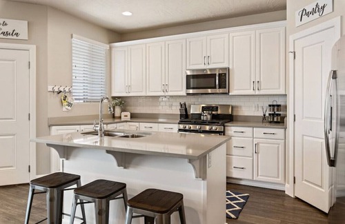 Sienna Hills House | Casita · Entire House-Heated Pool w/Free entry to Zion Park