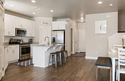 Sienna Hills House | Casita · Entire House-Heated Pool w/Free entry to Zion Park