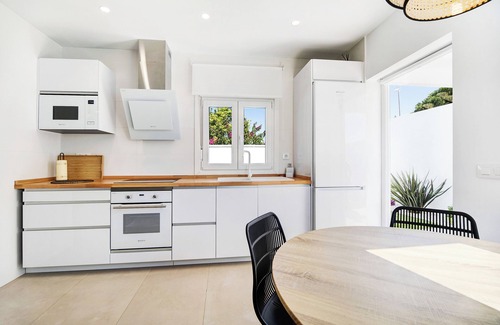 Chiclana de la Frontera House | Casita Meraki 3 with Heated Indoor Pool, Garden, Terrace and Wi-Fi