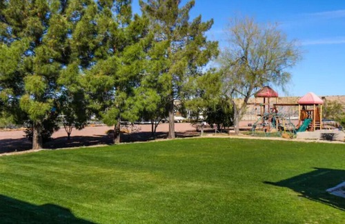 Surprise House | Casita on the Ranch with Pool, Hot tub and Sauna!