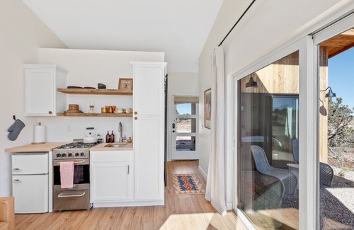 Valle Apartment | Casita Queen bed, private bath and kitchenette