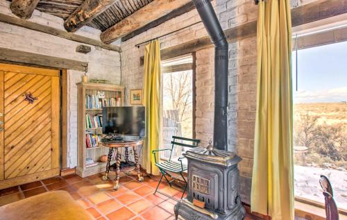 Taos House | Casita Vacation Rental Near Taos with Patio!