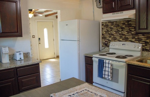 Las Cruces House | Casita Verde With a Private Yard, WiFi Ready and Pet Friendly