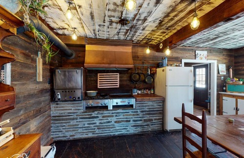 Clarksville House | Cass Hill Farmhouse Escape