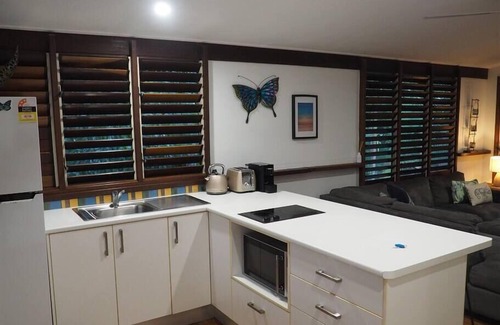 Mission Beach House | Cassawong Cottages - Butterfly - 2 Bed Spa