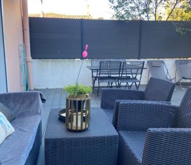 Cassis Apartment | Cassis grande terrasse emplacement au top à 1 minute de la plage à pieds