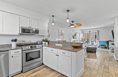 Wilmington Beach House | Cast a Waves. Condo with partial Atlantic views and a POOL