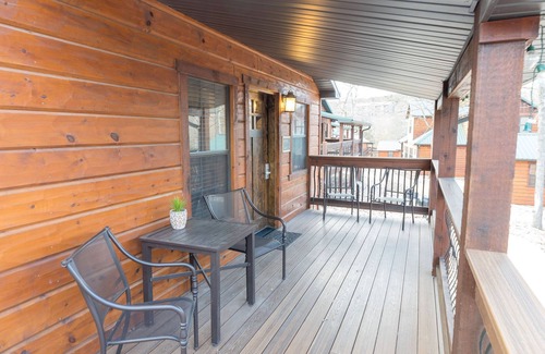 Indian Point Cabin | Cast Away on the shores of TRL w/LakeAccess bySDC!