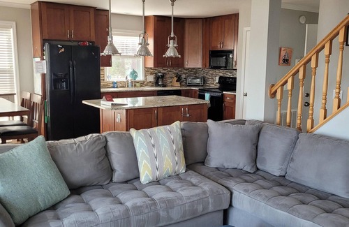 Oriental House | Cast Away Waterfront Getaway with Dock