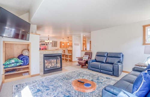 Shorepine Village House | Castawaves - Meredith Lodging