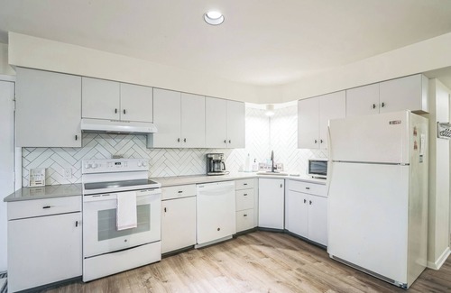 North End Condo | Castaway Cottage, A Cozy 2-Bedroom Condo in OCNJ. Pet Friendly