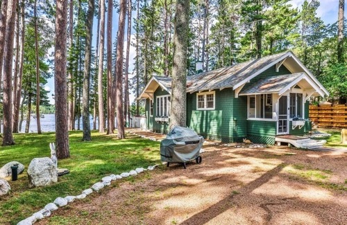 Eagle River Cottage | Castaway on Catfish. Accepting weekly reservations Friday - Friday