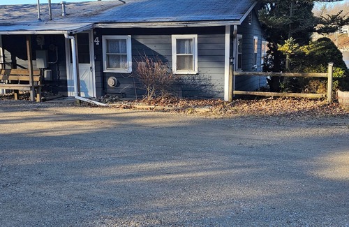 Newaygo Cottage | Castaways Cottage on Croton Pond #4