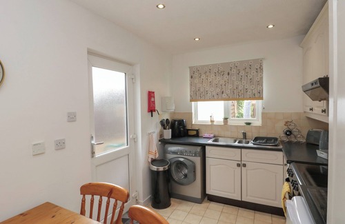 Flamborough Cottage | CASTELIAN, pet friendly, with a garden in Flamborough