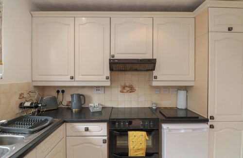 Flamborough Cottage | CASTELIAN, pet friendly, with a garden in Flamborough