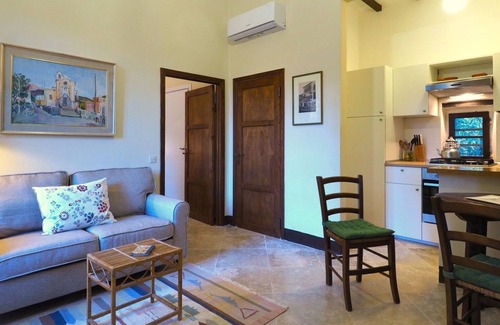 Castelnuovo Berardenga Cottage | Castello di Montalto - La Scuola