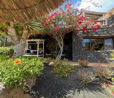 Macher House | Castillo Lanzarote Villa Bailey - Luxury Villa - Pet friendly with heated Pool