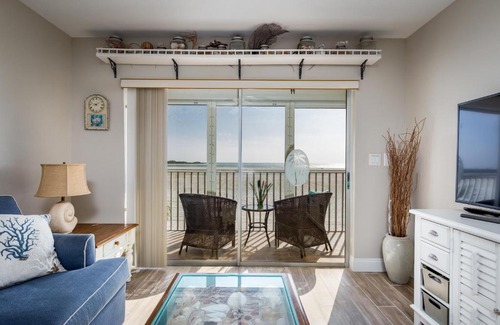 South Island Apartment | Castle Beach 105, Gulf Front, 2 Bedrooms, , Elevator, Sleeps 6, Heated Pool