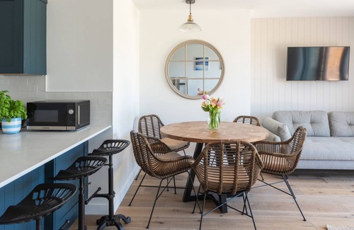 Hope-Cove Apartment | Castle Cove - a dog friendly contemporary & coastal haven in Hope Cove