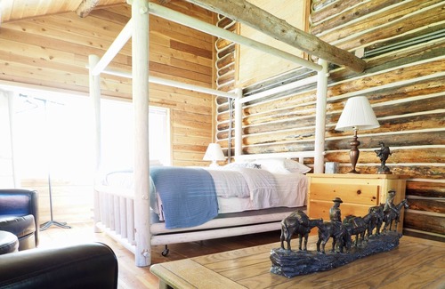 Nye Cabin | Castle Creek Cabin - Outdoor Lover's Dream!