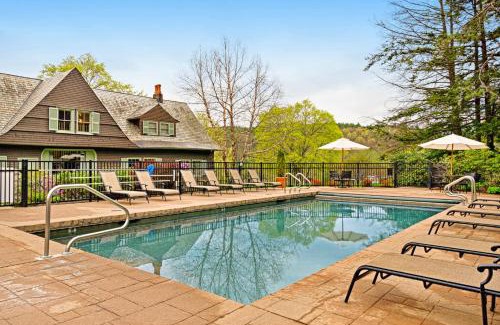Proctorsville House | Castle Hill Condo