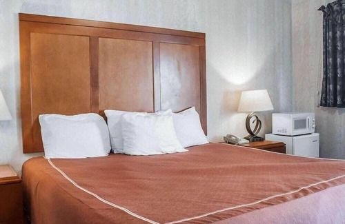 Niagara Falls Hotel | Castle Inn & Suites