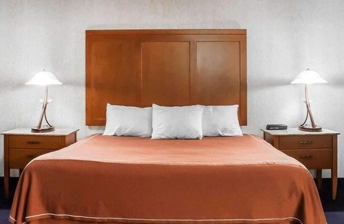 Niagara Falls Hotel | Castle Inn & Suites