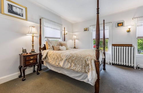 Gloucester Hotel | Castle Manor Inn