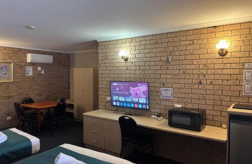 Bowen Hotel | Castle Motor Lodge