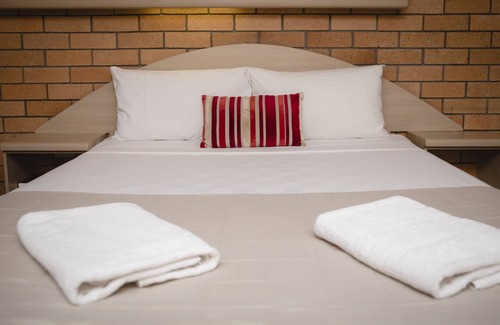 Bowen Hotel | Castle Motor Lodge