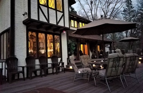Lakehead-Lakeshore House | 'Castle of Lake Shasta' - Direct Lake Elegance