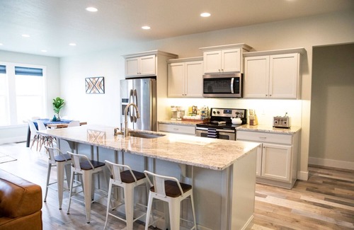 Nampa House | Castle Peak home w/HOT TUB, GAME ROOM + COMMUNITY POOL.