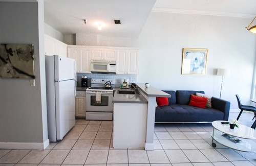 Seybold Condo | Castle Ph12 Bay View Penthouse, Pool, Gym and Beach Access, and Free valet parking!