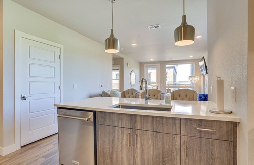 Castle Rock Condo | Castle Rock Condo - Walk to Dining & Shopping!