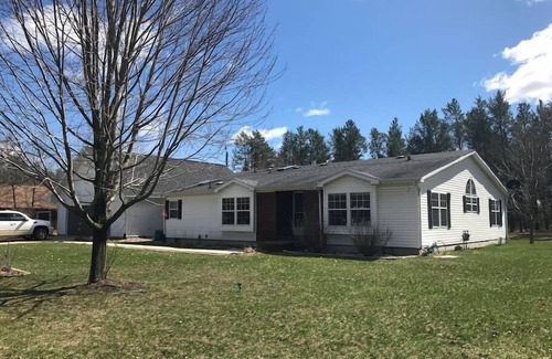 New Lisbon House | Castle Rock Cottage-Near Castle Rock Lake